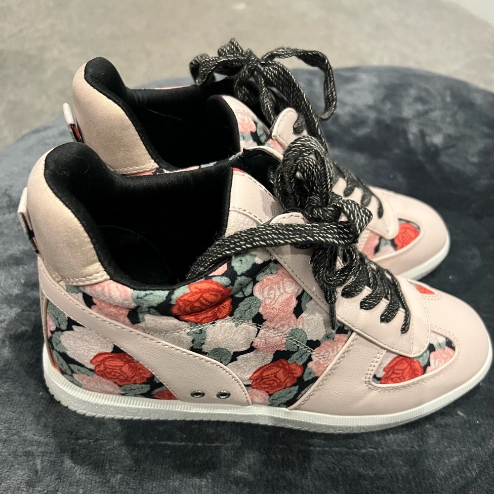 True Craft high-top floral sneakers sz 7.5 women’s WORN ONCE